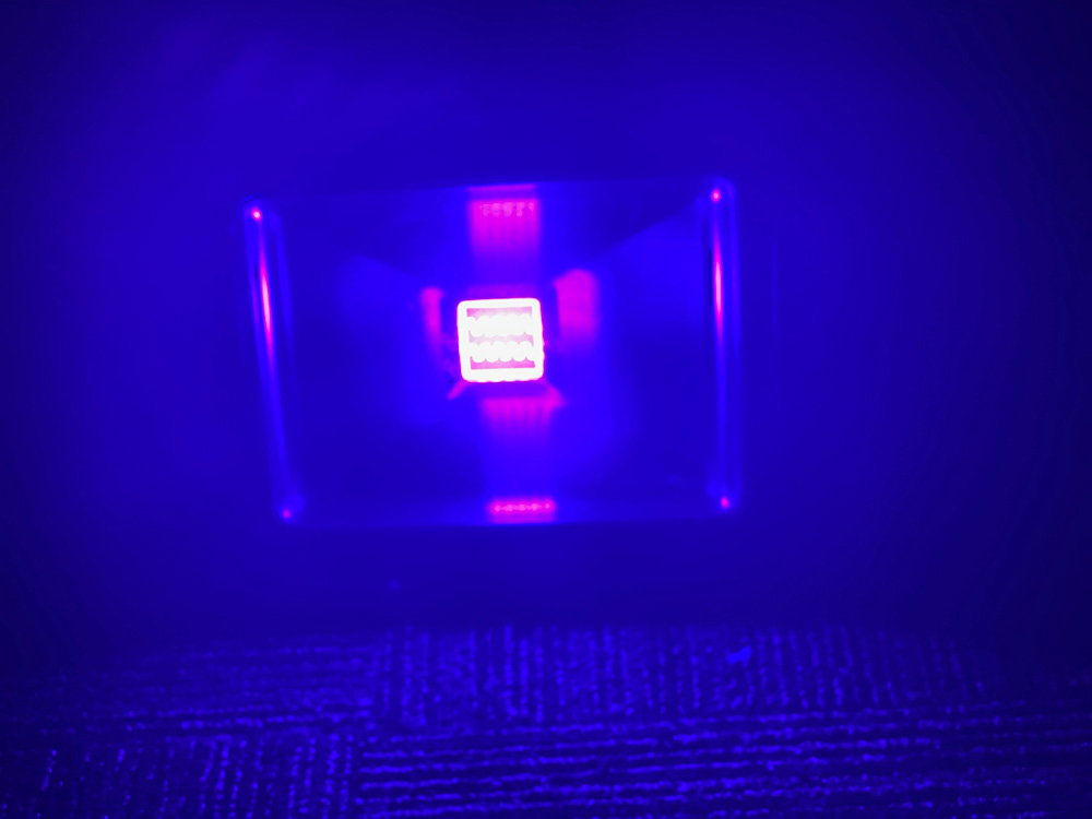 海外製品LED-UVライト（強い紫光線を放出）